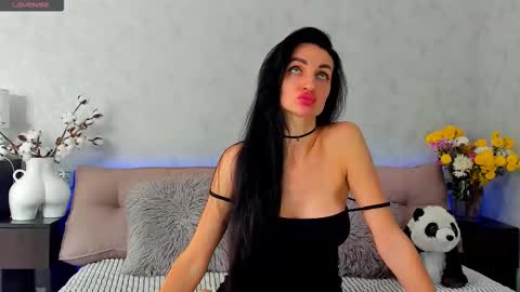 Snapshot of tina_mart chatting on 10.23.25 Tina online show from 10.23.25