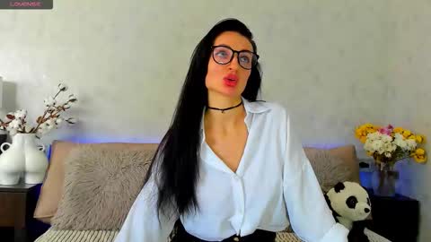 Snapshot of tina_mart chatting on 10.31.25 Tina online show from 10.31.25