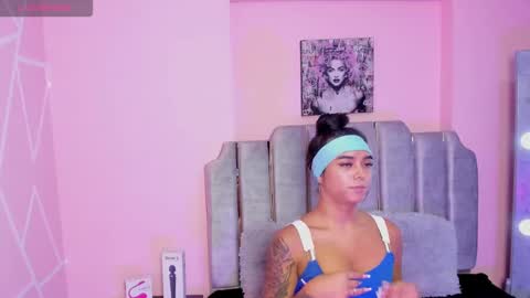 Snapshot of tina_noa chatting on 12.28.24 Tina noa online show from 12.28.24