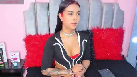 Snapshot of tina_noa chatting on 02.12.25 Tina noa online show from 02.12.25