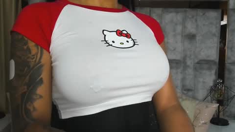 Snapshot of tina_noa chatting on 09.17.25 Tina noa online show from 09.17.25