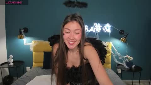 Snapshot of tina_porter chatting on 10.25.25 Tina online show from 10.25.25