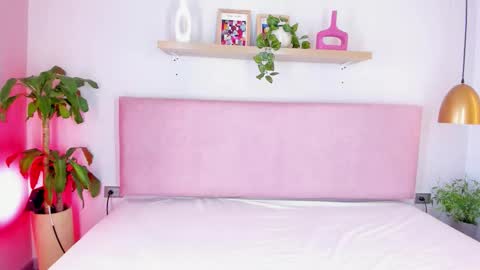 Snapshot of tinacurly chatting on 10.31.25 Tina online show from 10.31.25