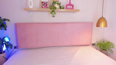 Snapshot of tinacurly chatting on 11.04.25 Tina online show from 11.04.25