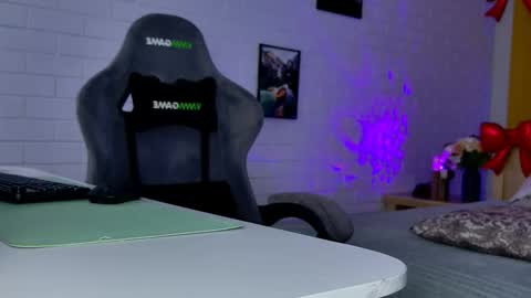 Tina Davil online show from 02.17.26