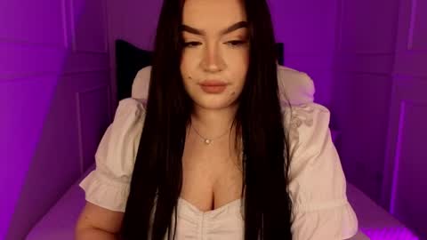 hi im curvy babyface girlie Tina online show from 03.24.26