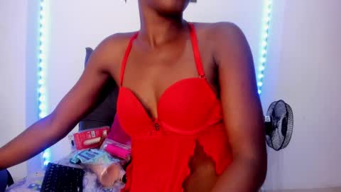 Snapshot of tinas_smith chatting on 05.03.26 tinas_smith online show from 05.03.26