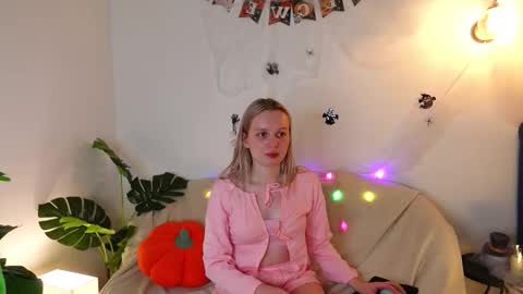 tinasiner online show from 10.17.25