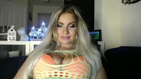 Snapshot of tinkerbell822 chatting on 12.16.24 tinkerbell822 online show from 12.16.24