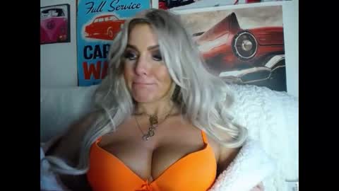 Snapshot of tinkerbell822 chatting on 01.10.25 tinkerbell822 online show from 01.10.25