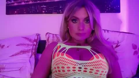 Snapshot of tinkerbell822 chatting on 02.06.25 tinkerbell822 online show from 02.06.25