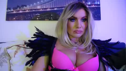 Snapshot of tinkerbell822 chatting on 02.18.25 tinkerbell822 online show from 02.18.25