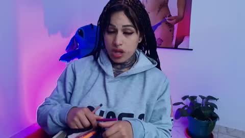I AM BELLA  ----------- follow my  IG  TINNS 69 online show from 02.15.25