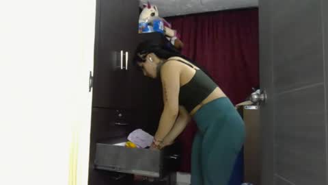 I AM BELLA  ----------- follow my  IG  TINNS 69 online show from 03.02.25
