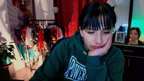 I AM BELLA  ----------- follow my  IG  TINNS 69 online show from 11.21.25