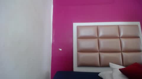 Snapshot of tiny_sarah1 chatting on 11.08.25 tiny_sarah1 online show from 11.08.25