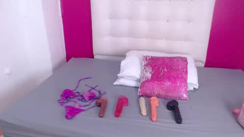 tiny_whore18 online show from 10.06.25