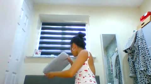 Tinyasian911718 sweetinyasian instagram online show from 01.20.25