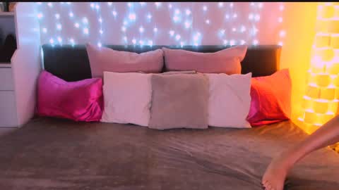 TinyDorina online show from 12.31.24