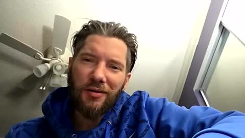 Snapshot of tinyguynicecock chatting on 04.18.26 tinyguynicecock online show from 04.18.26