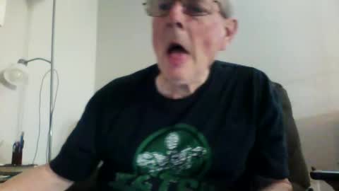 Snapshot of tinyjunkbigbelly chatting on 01.13.25 tinyjunkbigbelly online show from 01.13.25