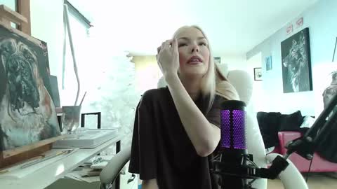 stage Kylie Sinner  brand CLITBAIT online show from 01.15.25