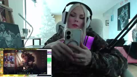 stage Kylie Sinner  brand CLITBAIT online show from 01.16.25