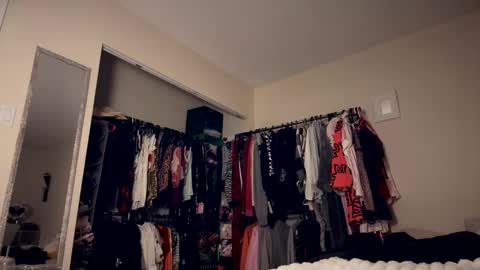 stage Kylie Sinner  brand CLITBAIT online show from 01.21.25