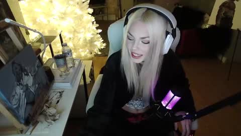 stage Kylie Sinner  brand CLITBAIT online show from 01.23.25