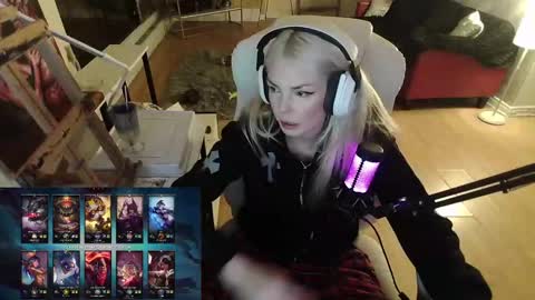 stage Kylie Sinner  brand CLITBAIT online show from 01.26.25