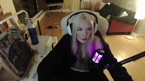 stage Kylie Sinner  brand CLITBAIT online show from 02.02.25