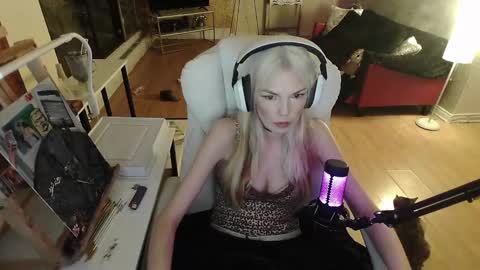stage Kylie Sinner  brand CLITBAIT online show from 02.02.25