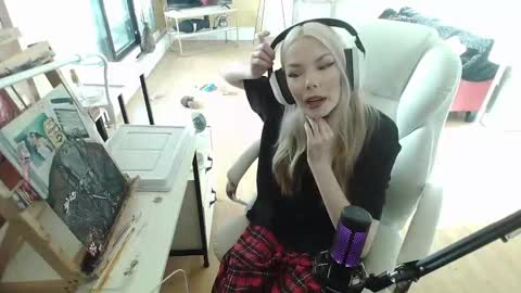 stage Kylie Sinner  brand CLITBAIT online show from 02.02.25