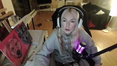 stage Kylie Sinner  brand CLITBAIT online show from 02.05.25