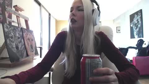 stage Kylie Sinner  brand CLITBAIT online show from 09.27.25