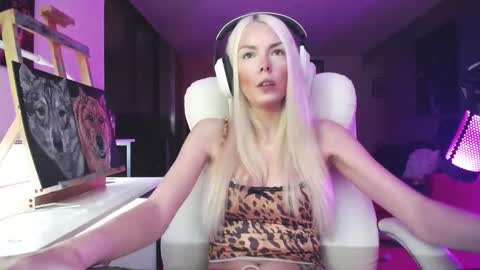 stage Kylie Sinner  brand CLITBAIT online show from 10.02.25