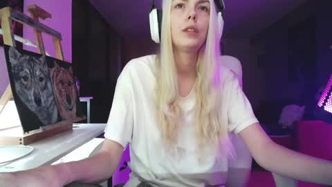 stage Kylie Sinner  brand CLITBAIT online show from 10.04.25