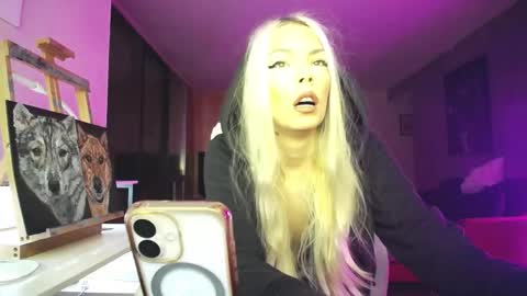 stage Kylie Sinner  brand CLITBAIT online show from 11.03.25