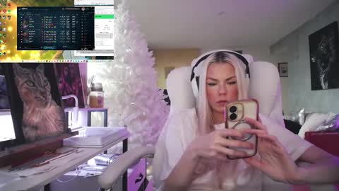 stage Kylie Sinner  brand CLITBAIT online show from 01.16.26