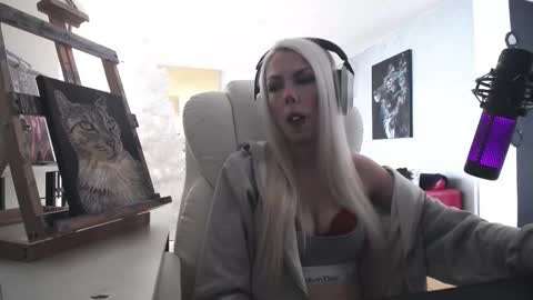 stage Kylie Sinner  brand CLITBAIT online show from 02.07.26