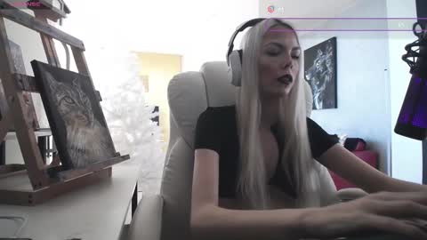 stage Kylie Sinner  brand CLITBAIT online show from 02.14.26