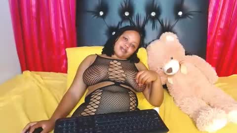tinyrose18 online show from 12.11.24