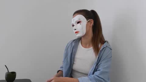 Snapshot of tipsytinkerbell chatting on 10.27.25 Tinks online show from 10.27.25