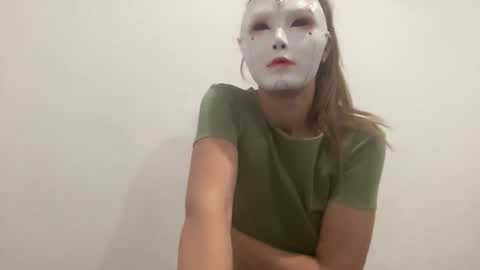 Snapshot of tipsytinkerbell chatting on 10.31.25 Tinks online show from 10.31.25