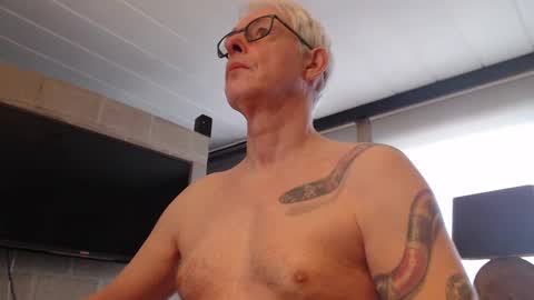 Snapshot of tirexxx_x chatting on 02.20.25 tirexxx_x online show from 02.20.25