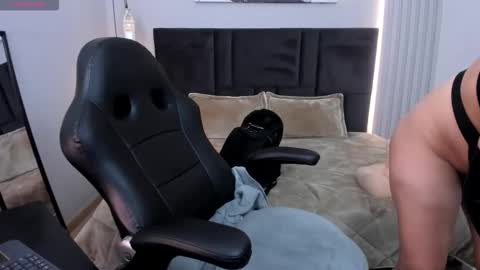 Snapshot of tisha_lau chatting on 11.29.25 Tisha online show from 11.29.25