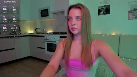 Snapshot of toffeepads chatting on 01.12.26 Liza online show from 01.12.26