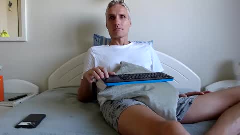 Daniel Bisexual uncut 20cm online show from 09.28.25
