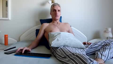 Daniel Bisexual uncut 20cm online show from 10.11.25