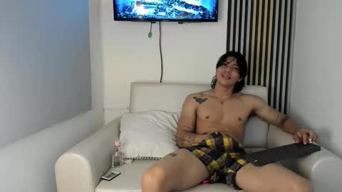 Snapshot of toji_lee chatting on 10.19.25 toji lee online show from 10.19.25